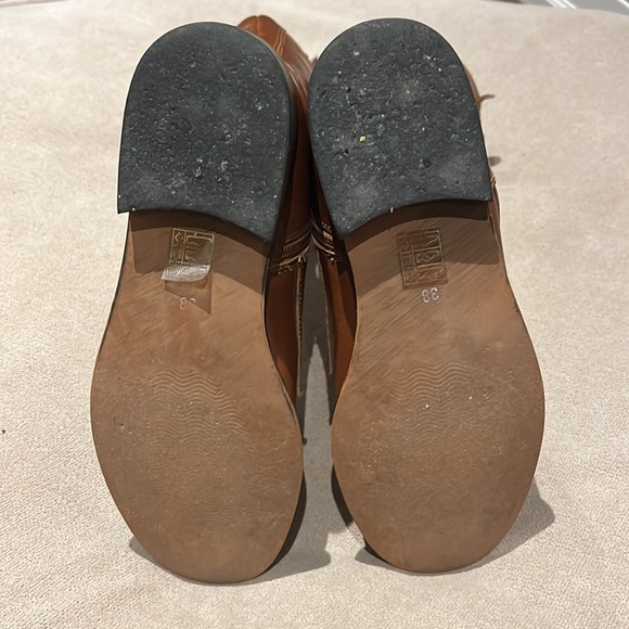 TOWN SHOES Tall Tan Riding Boots with inside zipper and gold accents size 8 - Picture 7 of 13